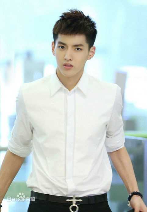 吴亦凡(KRIS)白衬衫壁纸壁纸