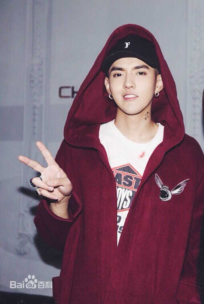 吴亦凡(KRIS)生活照前后照片