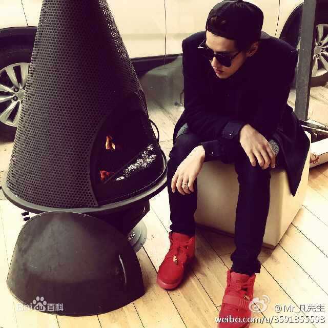 吴亦凡(KRIS)生活照前后照片