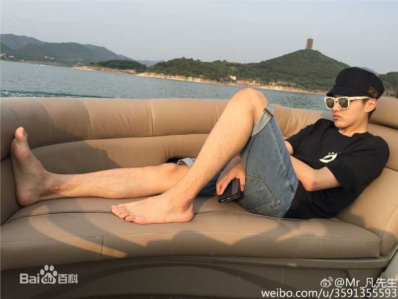 吴亦凡(KRIS)生活照前后照片