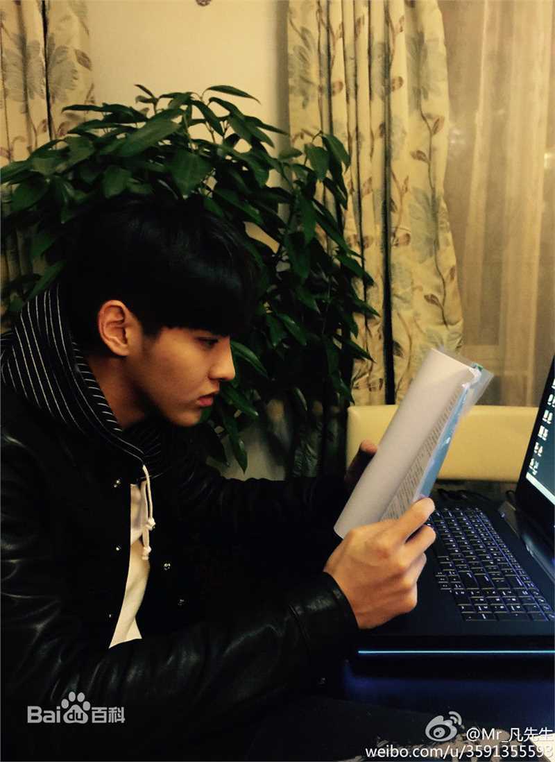 吴亦凡(KRIS)生活照前后照片