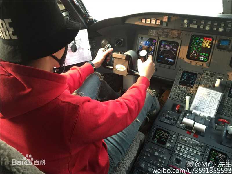 吴亦凡(KRIS)生活照前后照片