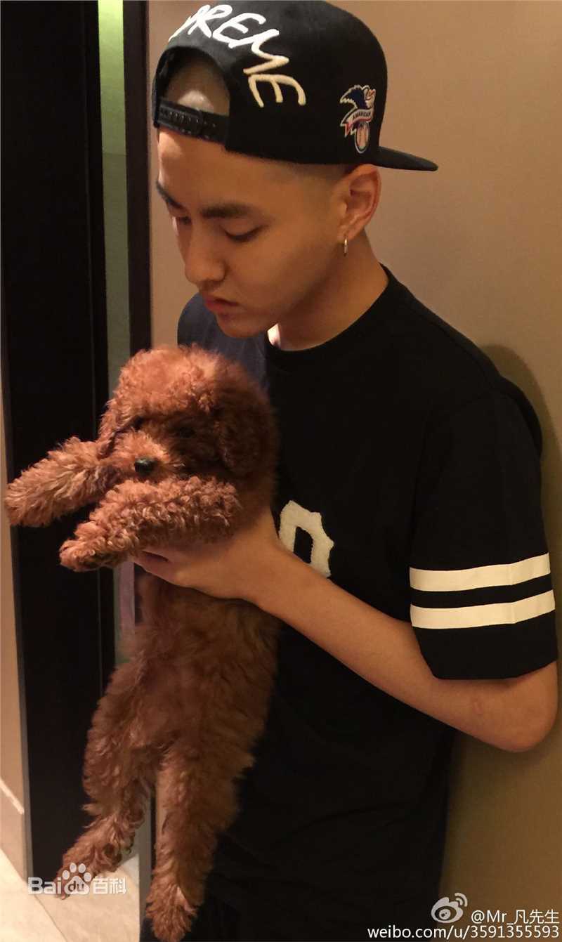 吴亦凡(KRIS)生活照前后照片