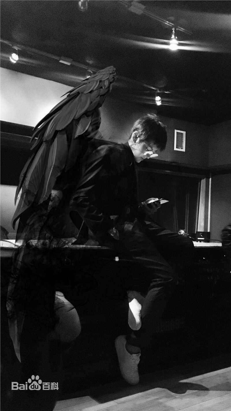 吴亦凡(KRIS)生活照前后照片