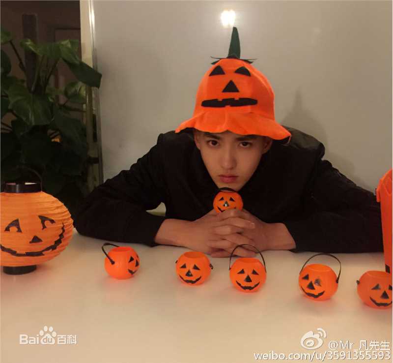 吴亦凡(KRIS)生活照前后照片