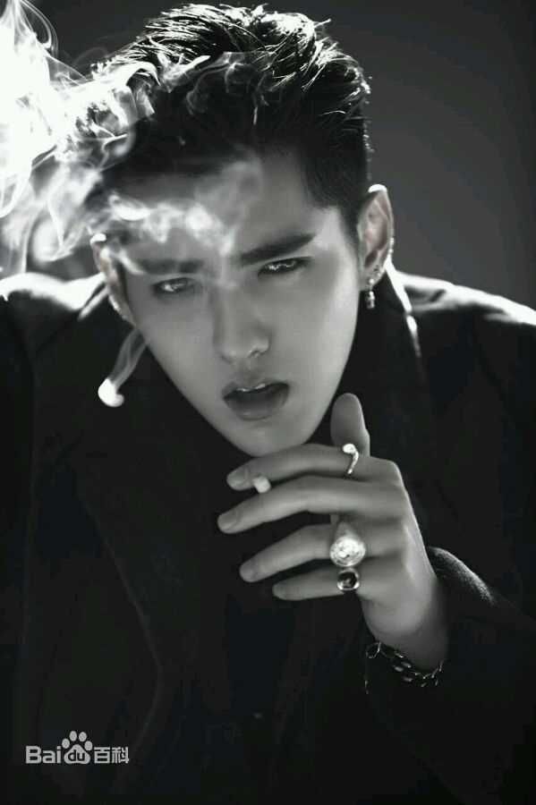 吴亦凡(KRIS)生活照前后照片