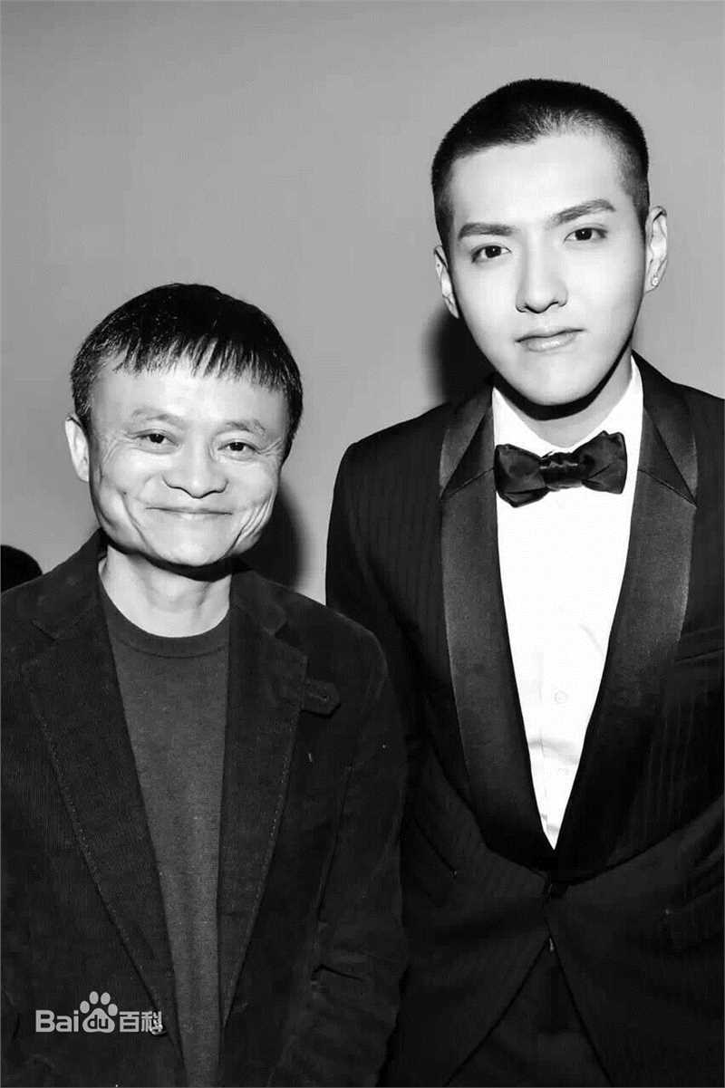 吴亦凡(KRIS)生活照前后照片