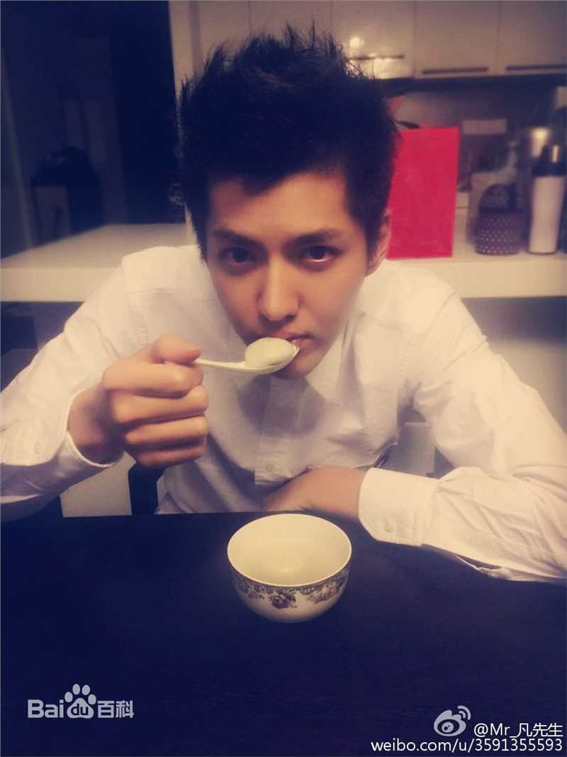 吴亦凡(KRIS)生活照前后照片