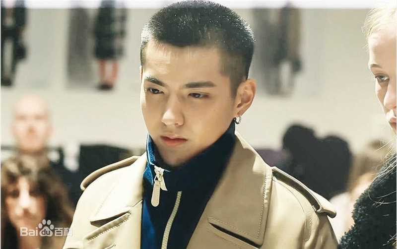 吴亦凡(KRIS)伦敦时装周领衔走秀图片图册