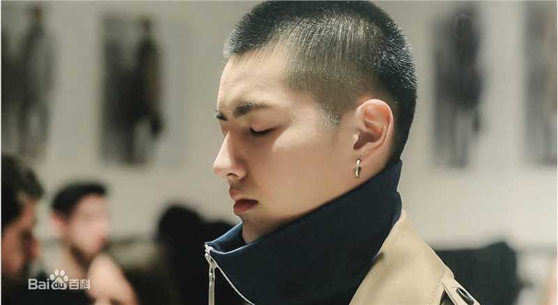 吴亦凡(KRIS)伦敦时装周领衔走秀图片图册