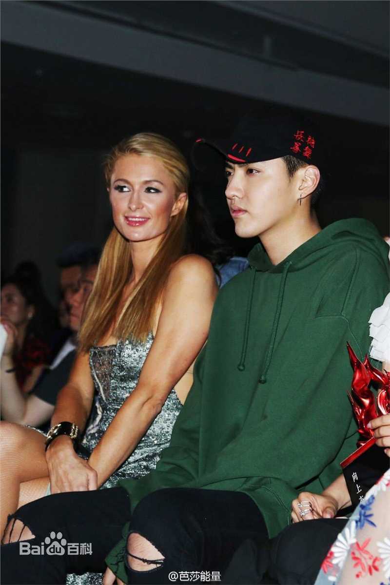 吴亦凡(KRIS)出席活动壁纸壁纸