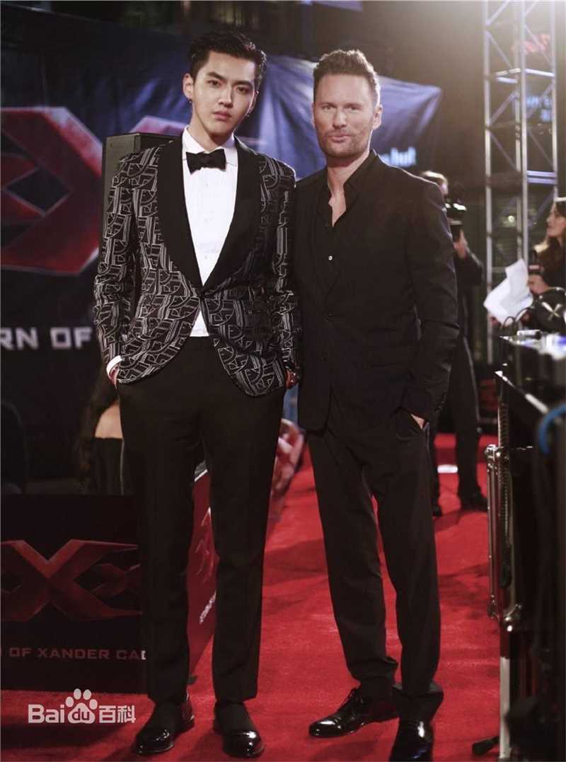 吴亦凡(KRIS)出席活动壁纸壁纸