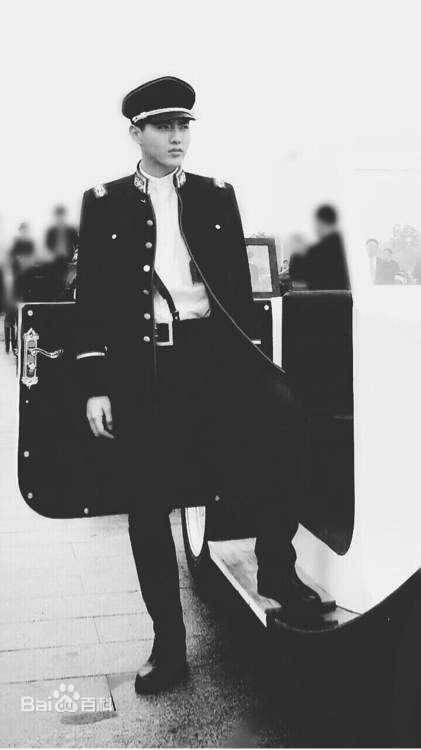 吴亦凡(KRIS)出席活动壁纸壁纸