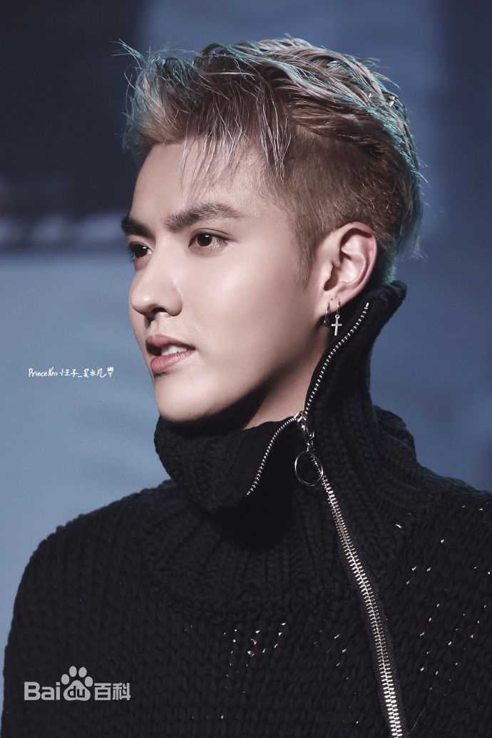 吴亦凡(KRIS)出席活动壁纸壁纸