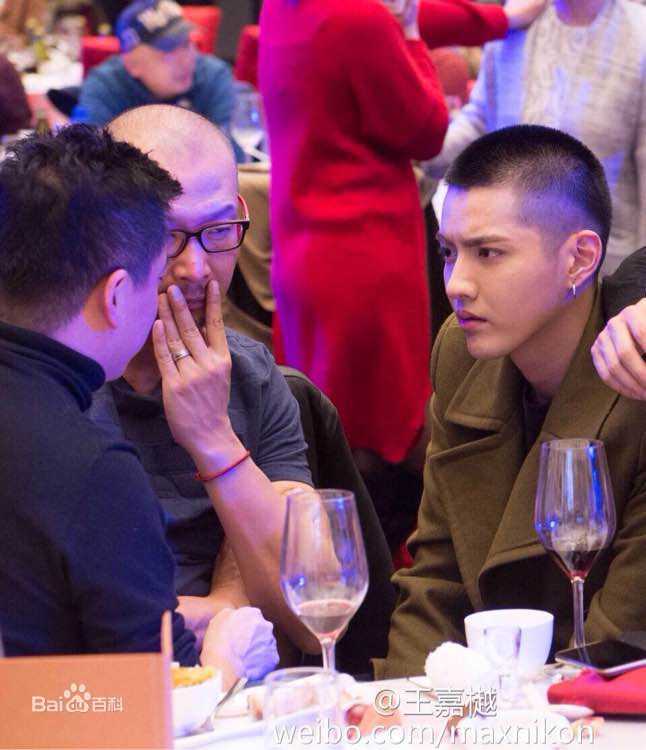 吴亦凡(KRIS)出席活动壁纸壁纸