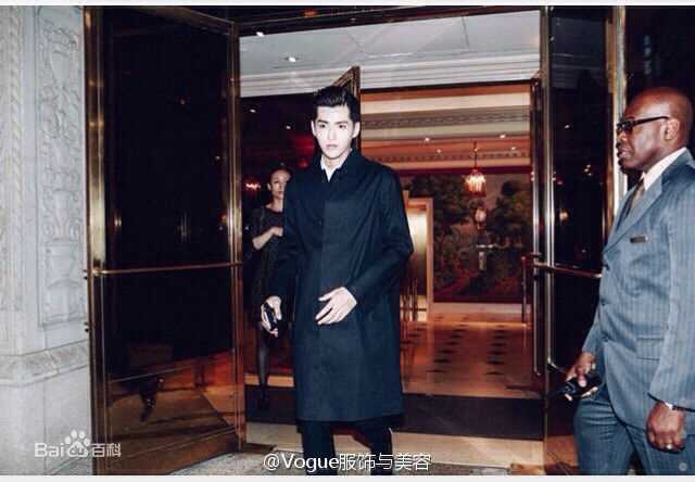 吴亦凡(KRIS)出席活动壁纸壁纸