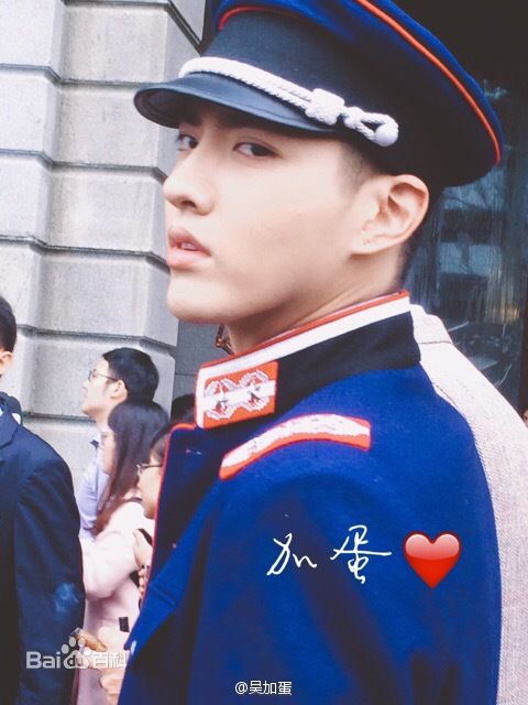 吴亦凡(KRIS)出席活动壁纸壁纸