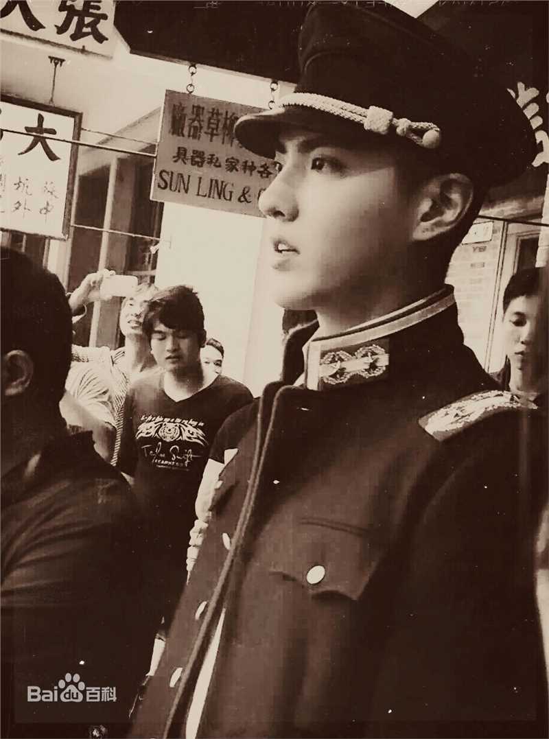 吴亦凡(KRIS)出席活动壁纸壁纸