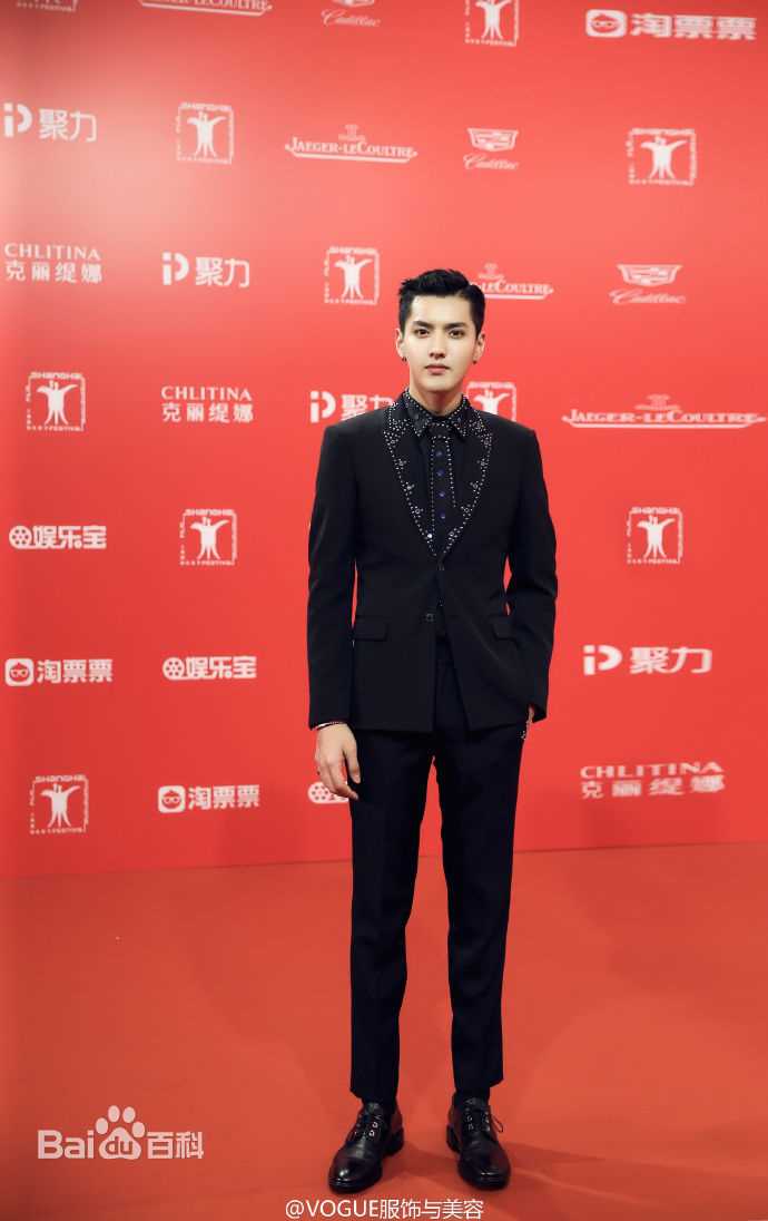 吴亦凡(KRIS)出席活动壁纸壁纸