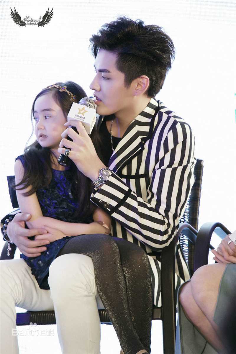 吴亦凡(KRIS)出席活动壁纸壁纸