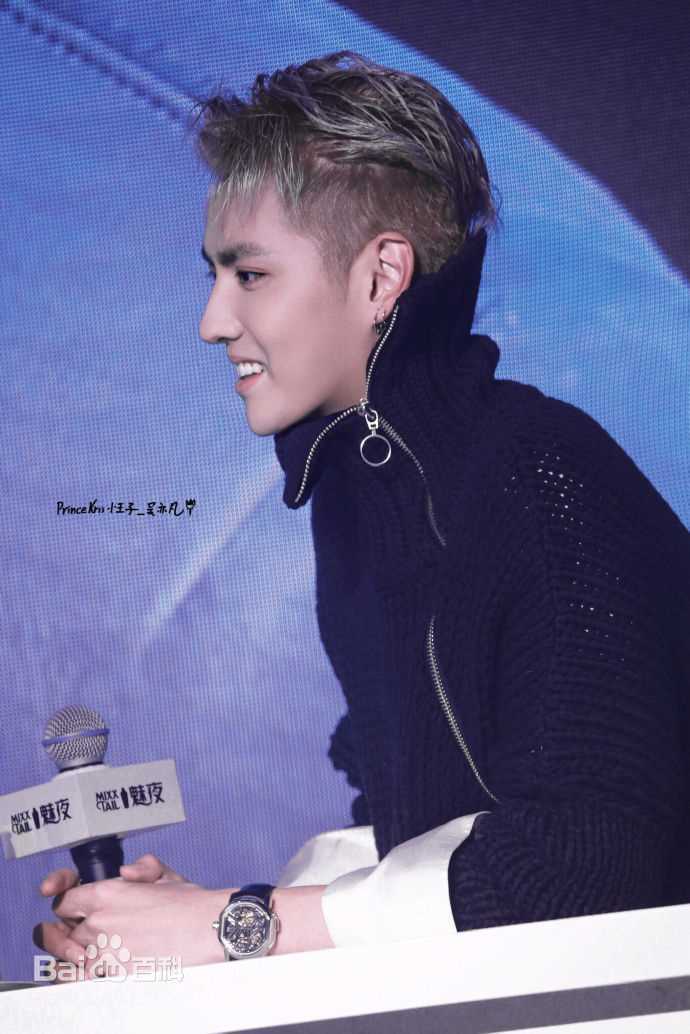 吴亦凡(KRIS)出席活动壁纸壁纸