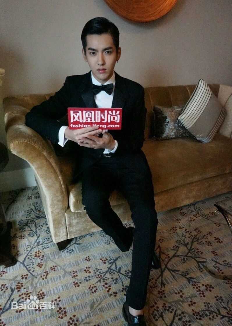 吴亦凡(KRIS)出席活动壁纸壁纸