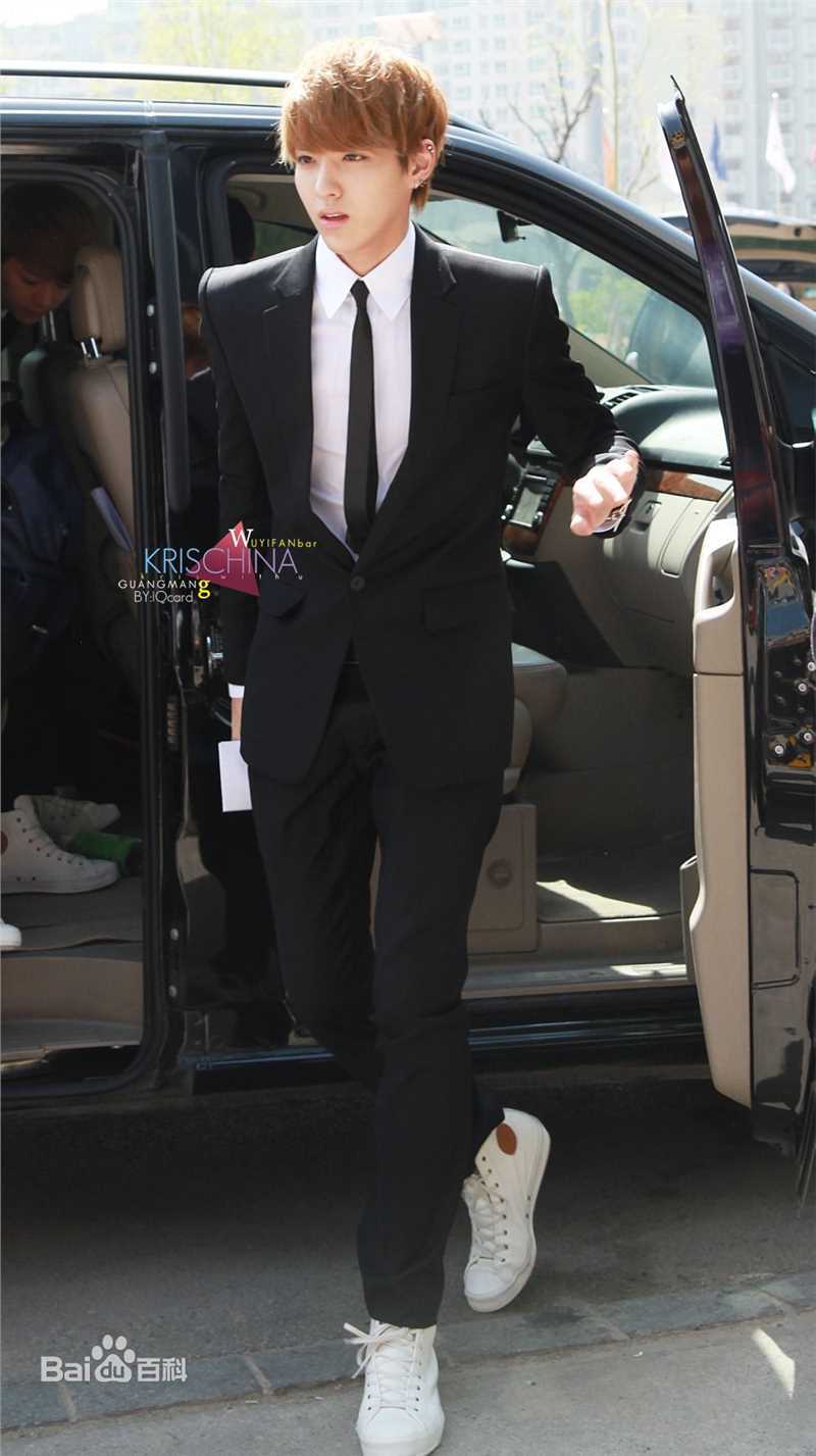 吴亦凡(KRIS)出席活动壁纸壁纸