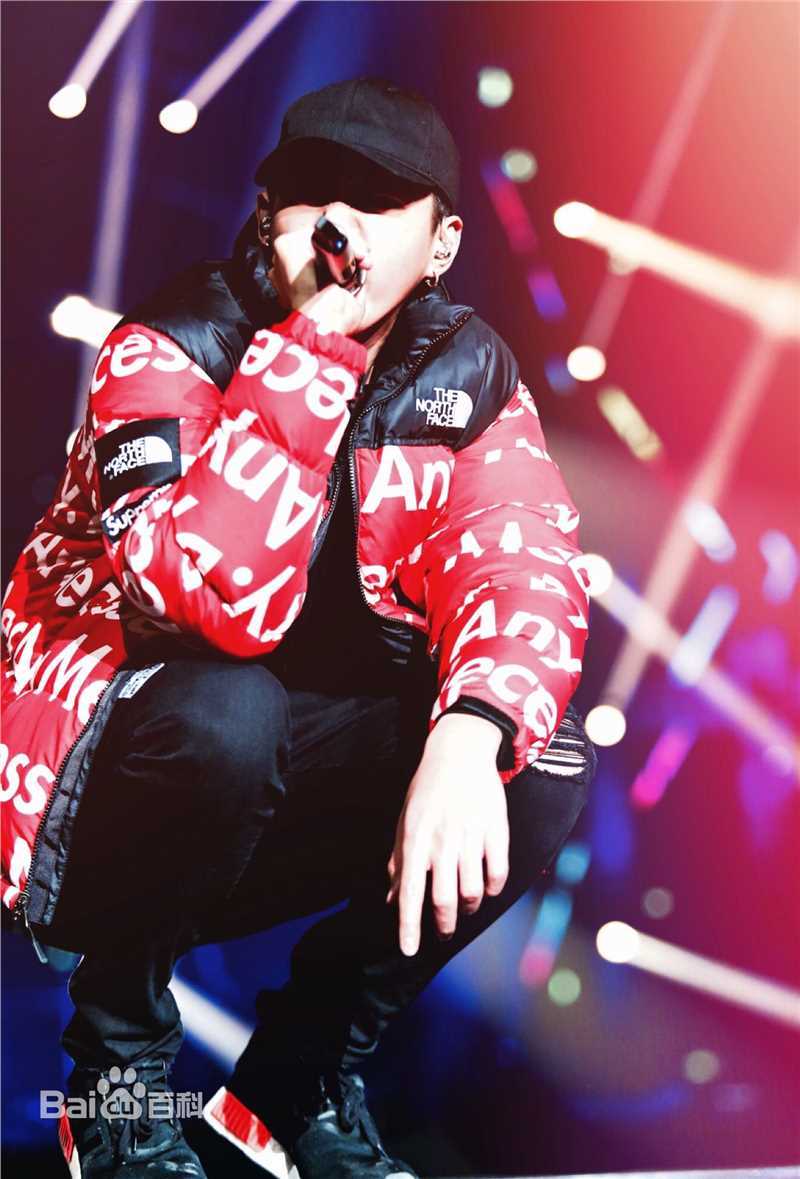 吴亦凡(KRIS)出席活动壁纸壁纸