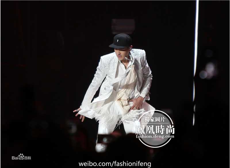 吴亦凡(KRIS)出席活动壁纸壁纸