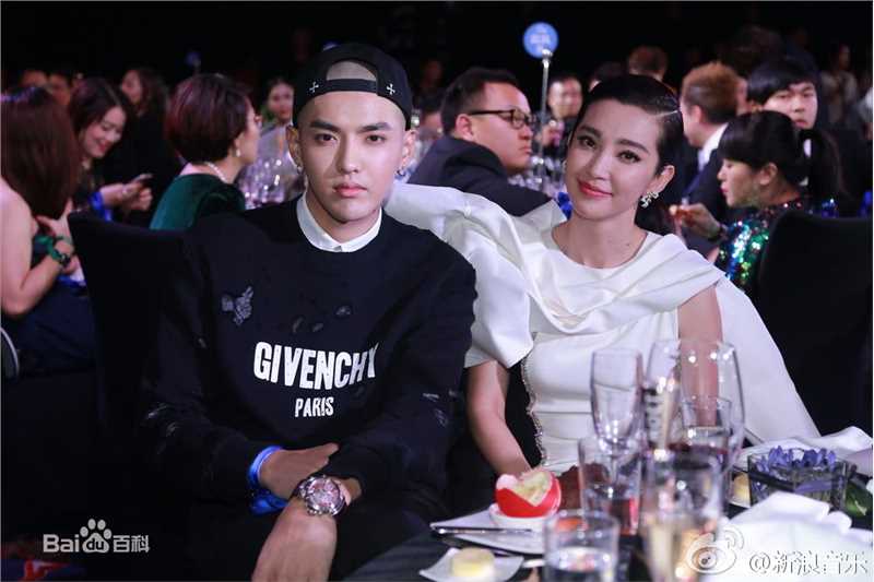 吴亦凡(KRIS)出席活动壁纸壁纸