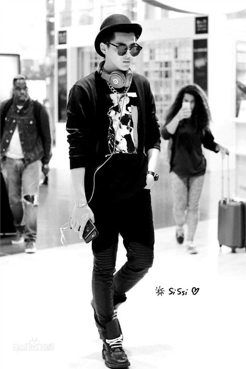吴亦凡(KRIS)机场Fashion生活照相册