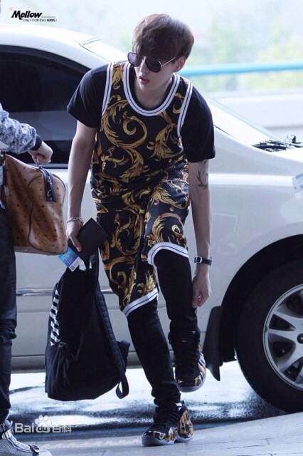 吴亦凡(KRIS)机场Fashion生活照相册