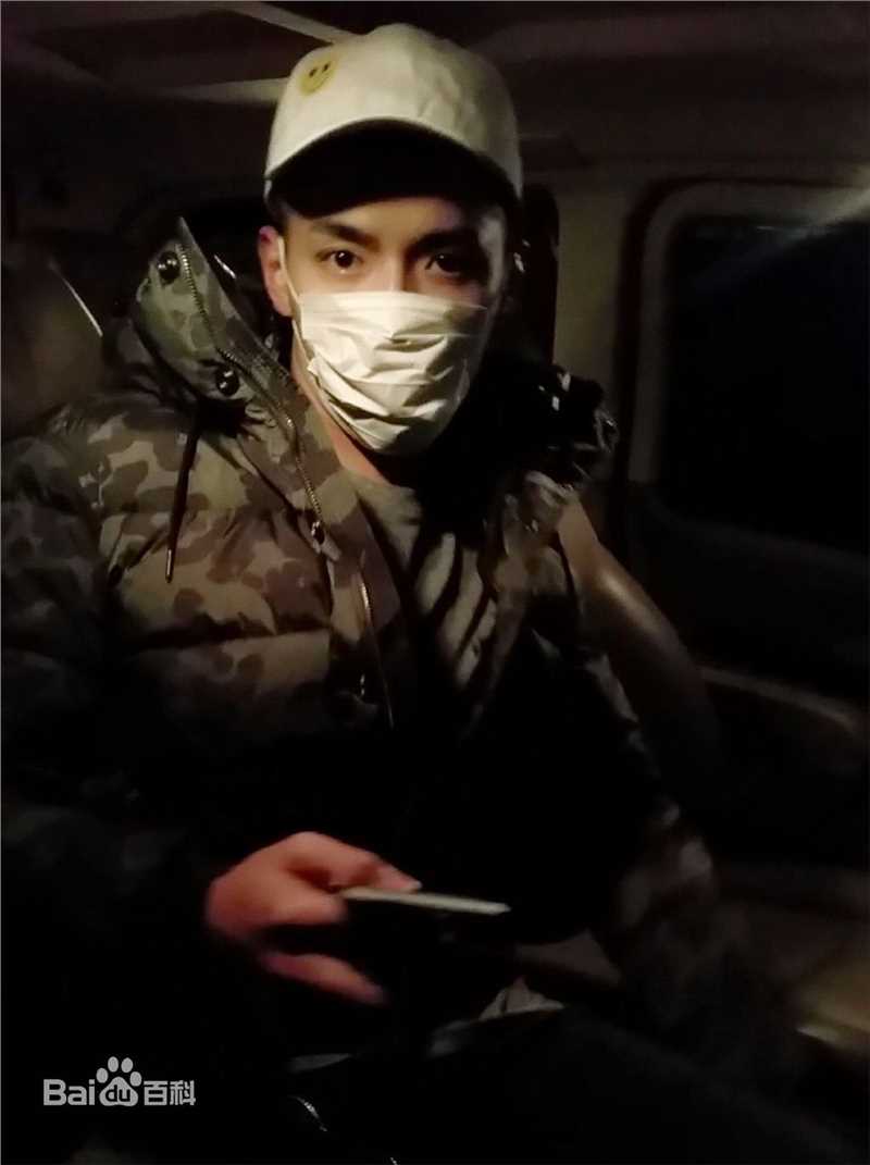 吴亦凡(KRIS)机场Fashion生活照相册