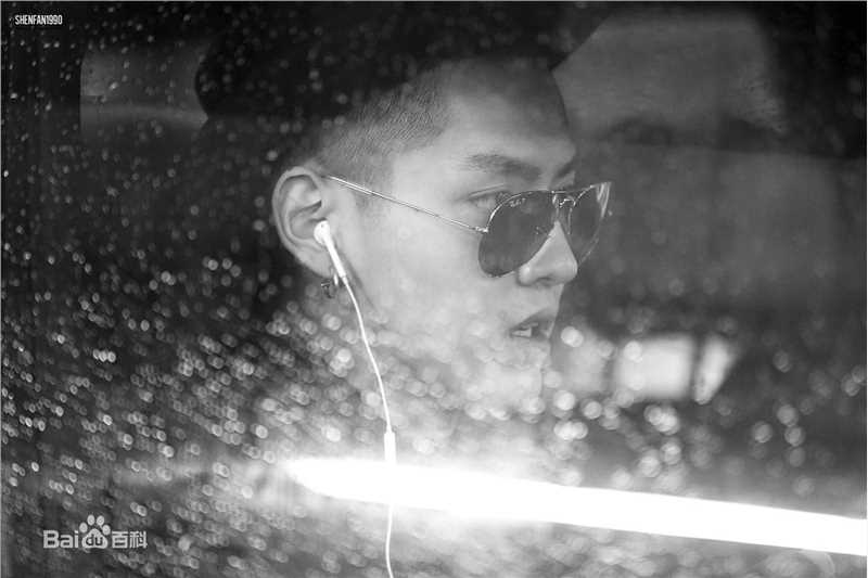 吴亦凡(KRIS)机场Fashion生活照相册