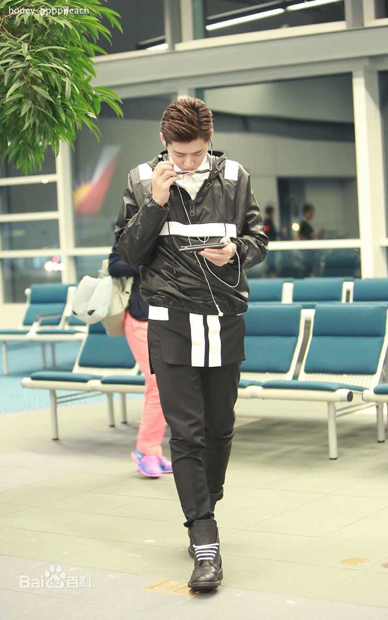 吴亦凡(KRIS)机场Fashion生活照相册