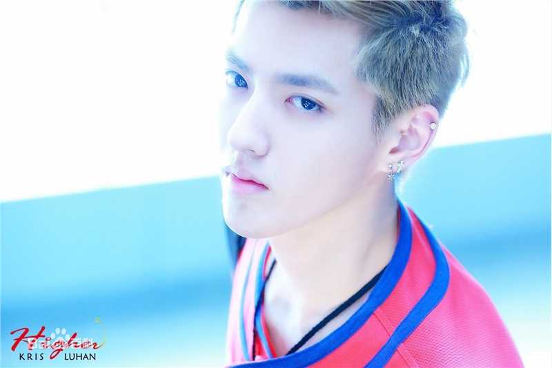 吴亦凡(KRIS)机场Fashion生活照相册