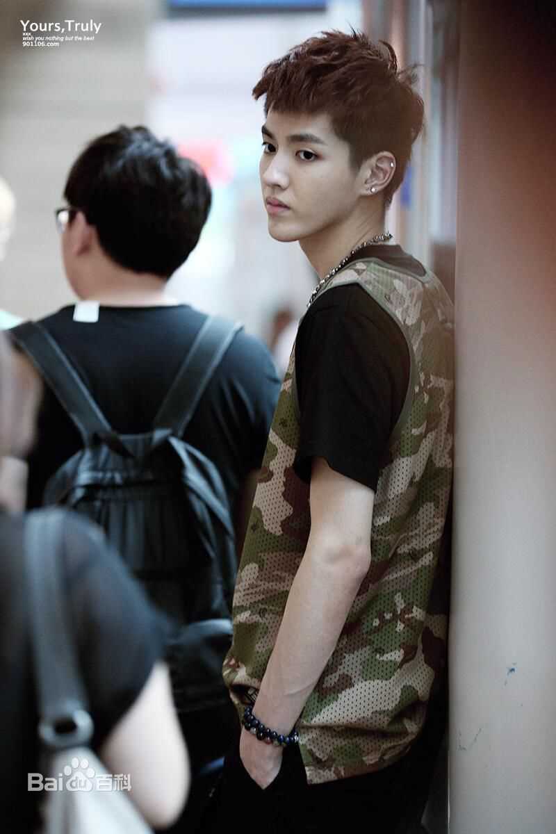 吴亦凡(KRIS)机场Fashion生活照相册