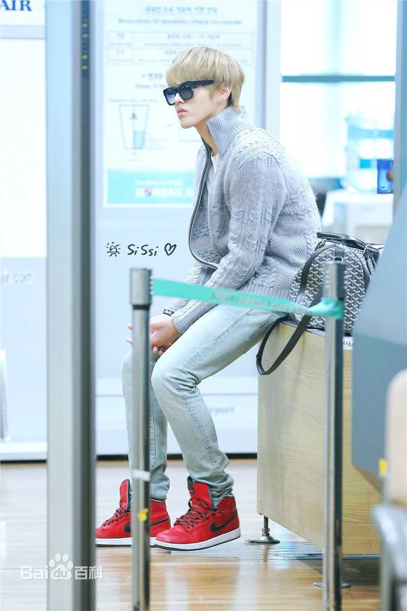 吴亦凡(KRIS)机场Fashion生活照相册