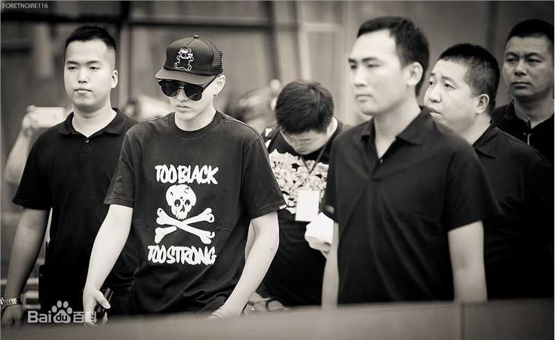 吴亦凡(KRIS)机场Fashion生活照相册