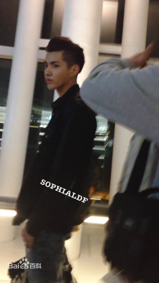 吴亦凡(KRIS)机场Fashion生活照相册