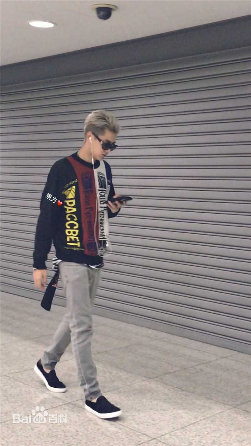 吴亦凡(KRIS)机场Fashion生活照相册
