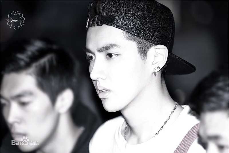 吴亦凡(KRIS)机场Fashion生活照相册