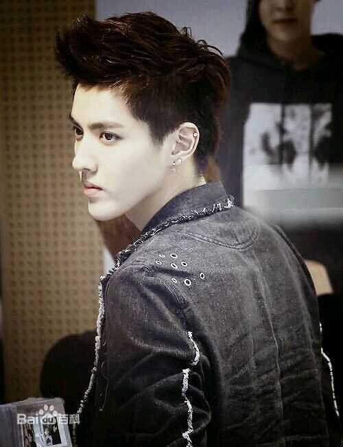 吴亦凡(KRIS)机场Fashion生活照相册