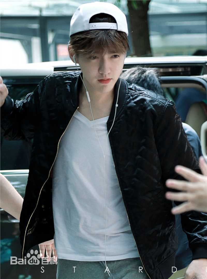 吴亦凡(KRIS)机场Fashion生活照相册