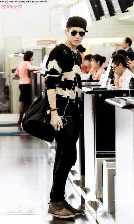 吴亦凡(KRIS)机场Fashion生活照相册