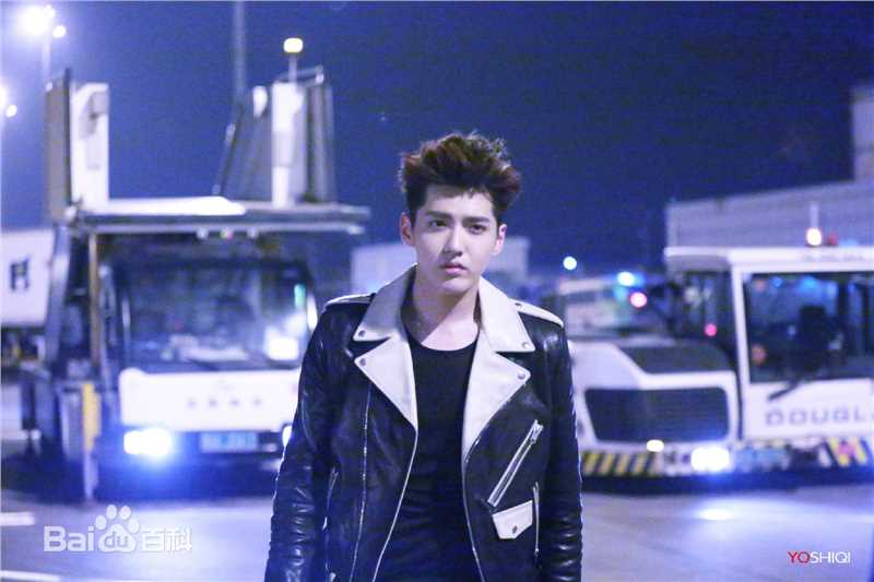 吴亦凡(KRIS)机场Fashion生活照相册