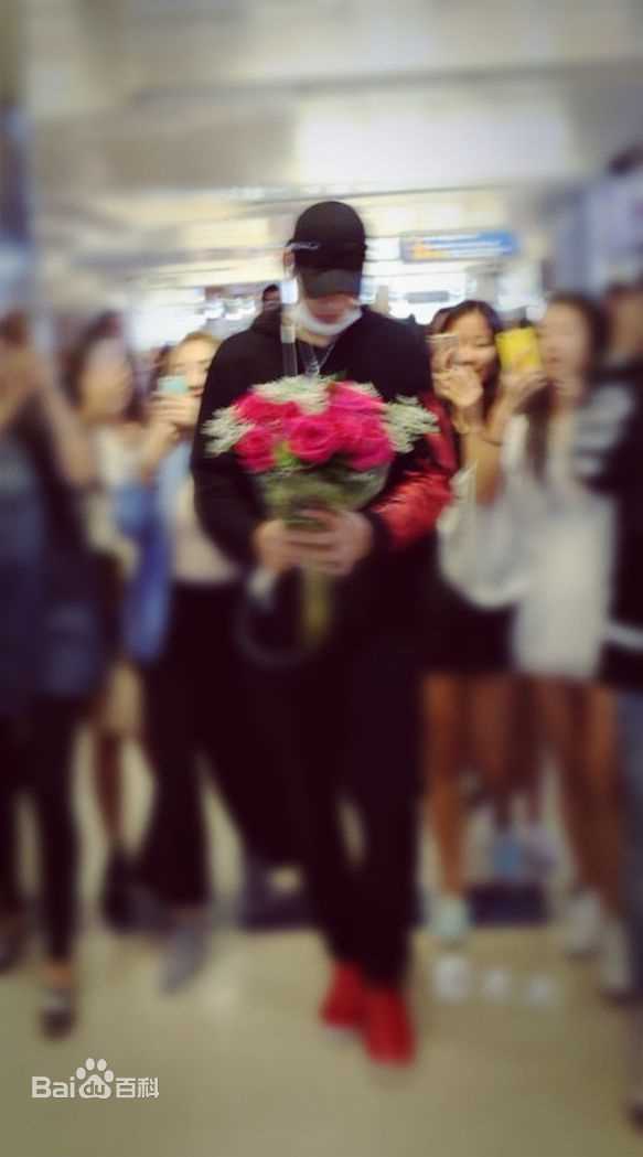 吴亦凡(KRIS)机场Fashion生活照相册