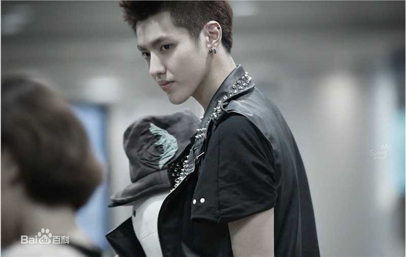 吴亦凡(KRIS)机场Fashion生活照相册