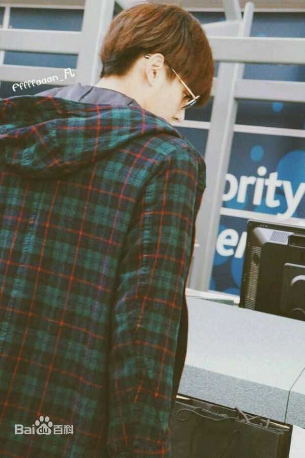 吴亦凡(KRIS)机场Fashion生活照相册