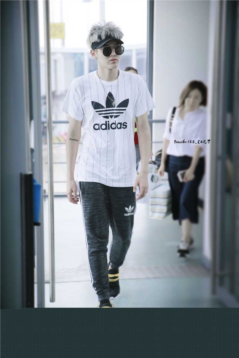 吴亦凡(KRIS)机场Fashion生活照相册